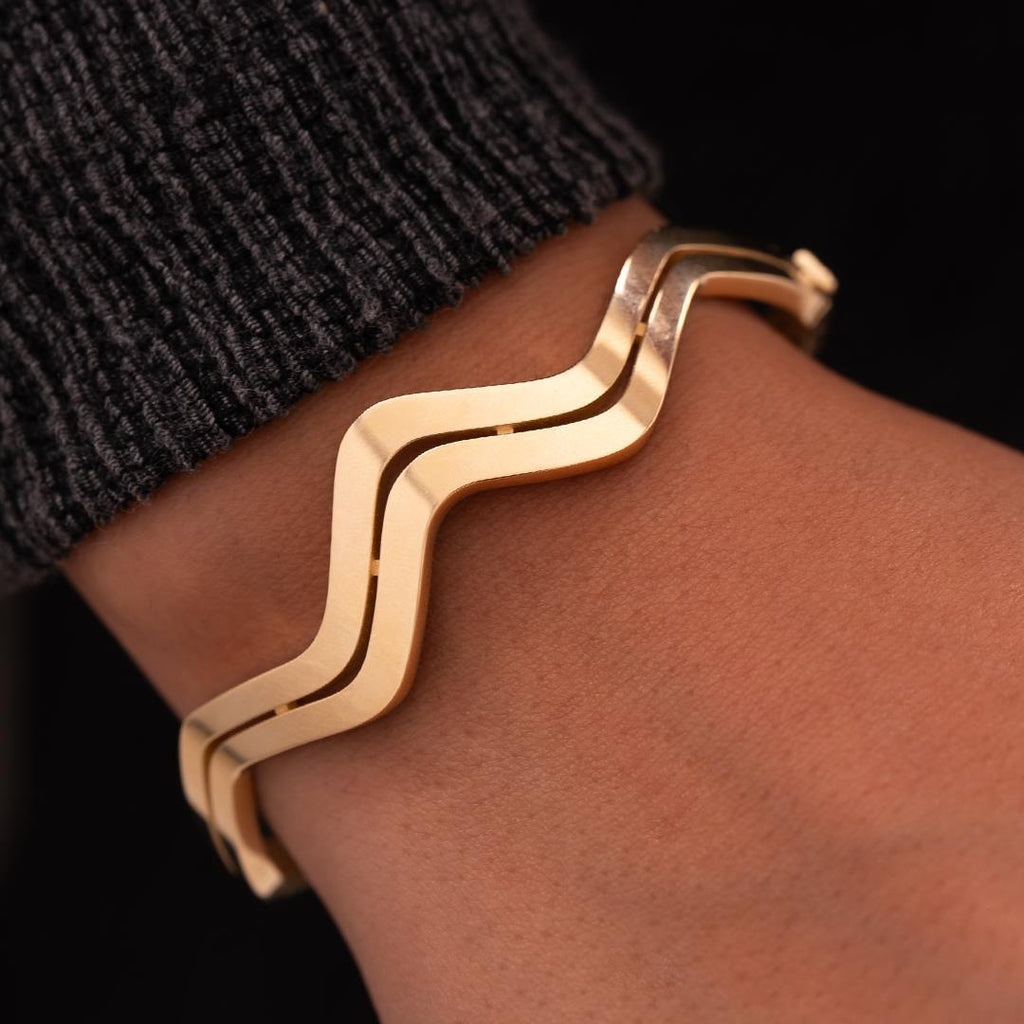 14 Carat Gold Cuff Bracelet Zigzag Stoneless Sports