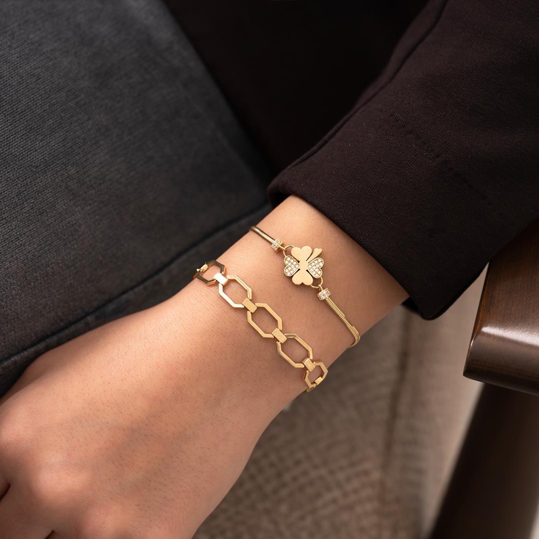 Modern Paperclip Design 14 Carat Gold Bracelet