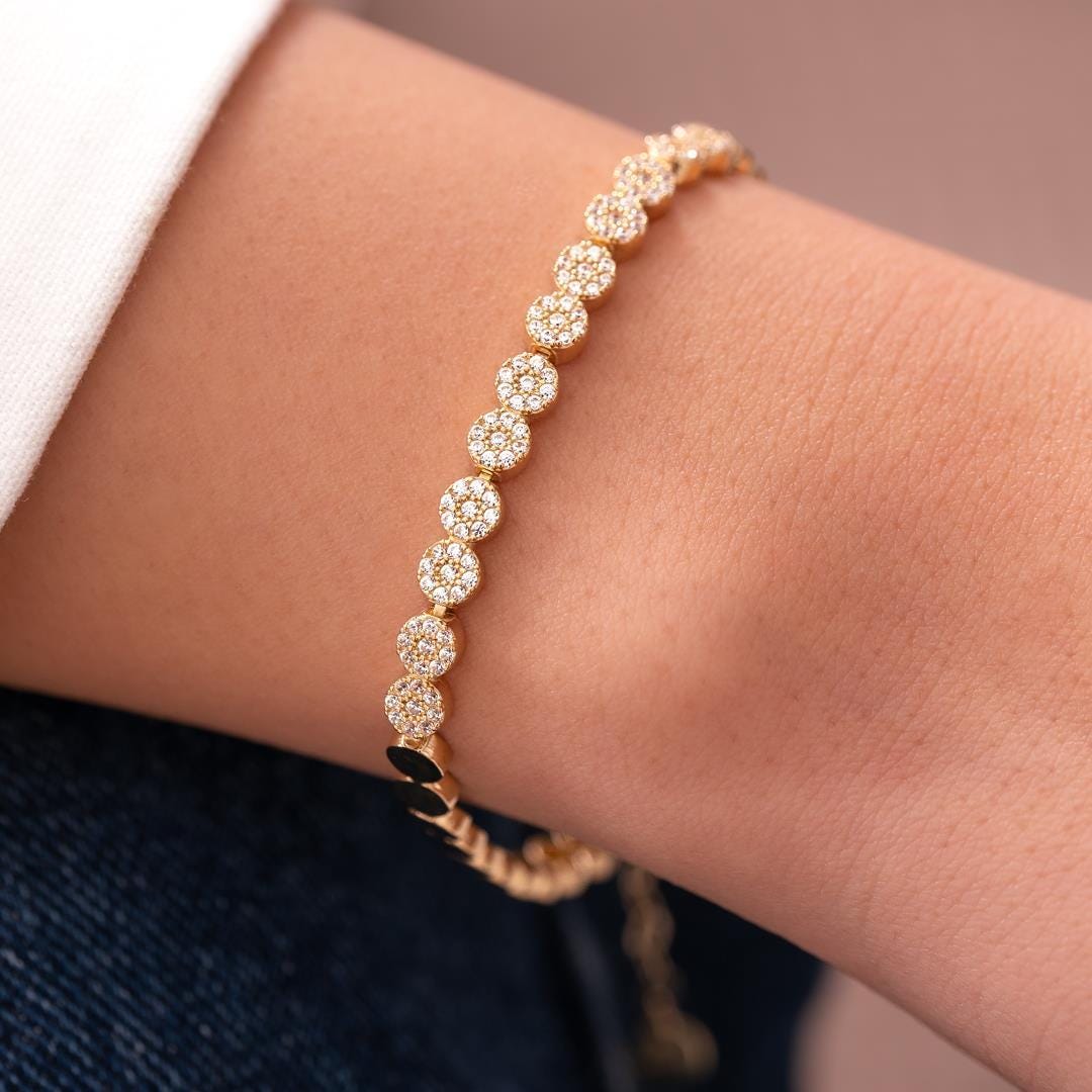 14 Carat Gold Bracelet with a Stone in the Center