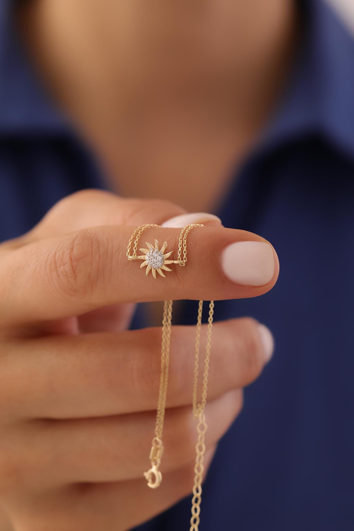 14k Gold Sun Charm Bracelet: Delicate Chain, Everyday Jewelry