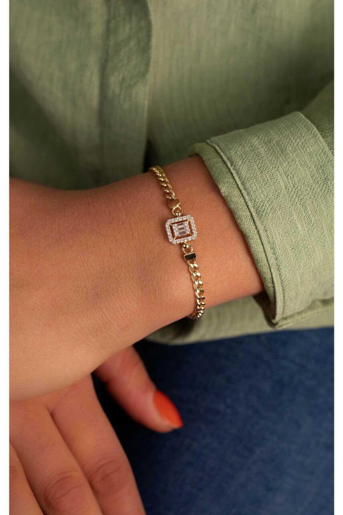 14k Gold Baguette Curb Chain Bracelet: Minimalist Cuban Style