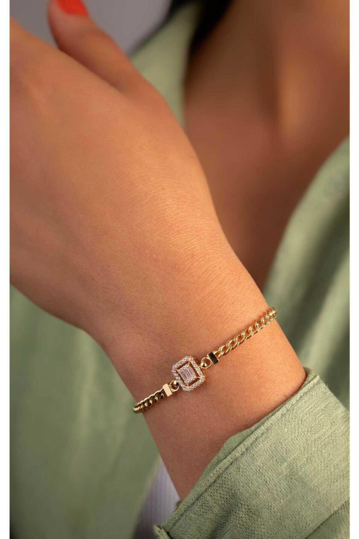 14k Gold Baguette Curb Chain Bracelet: Minimalist Cuban Style