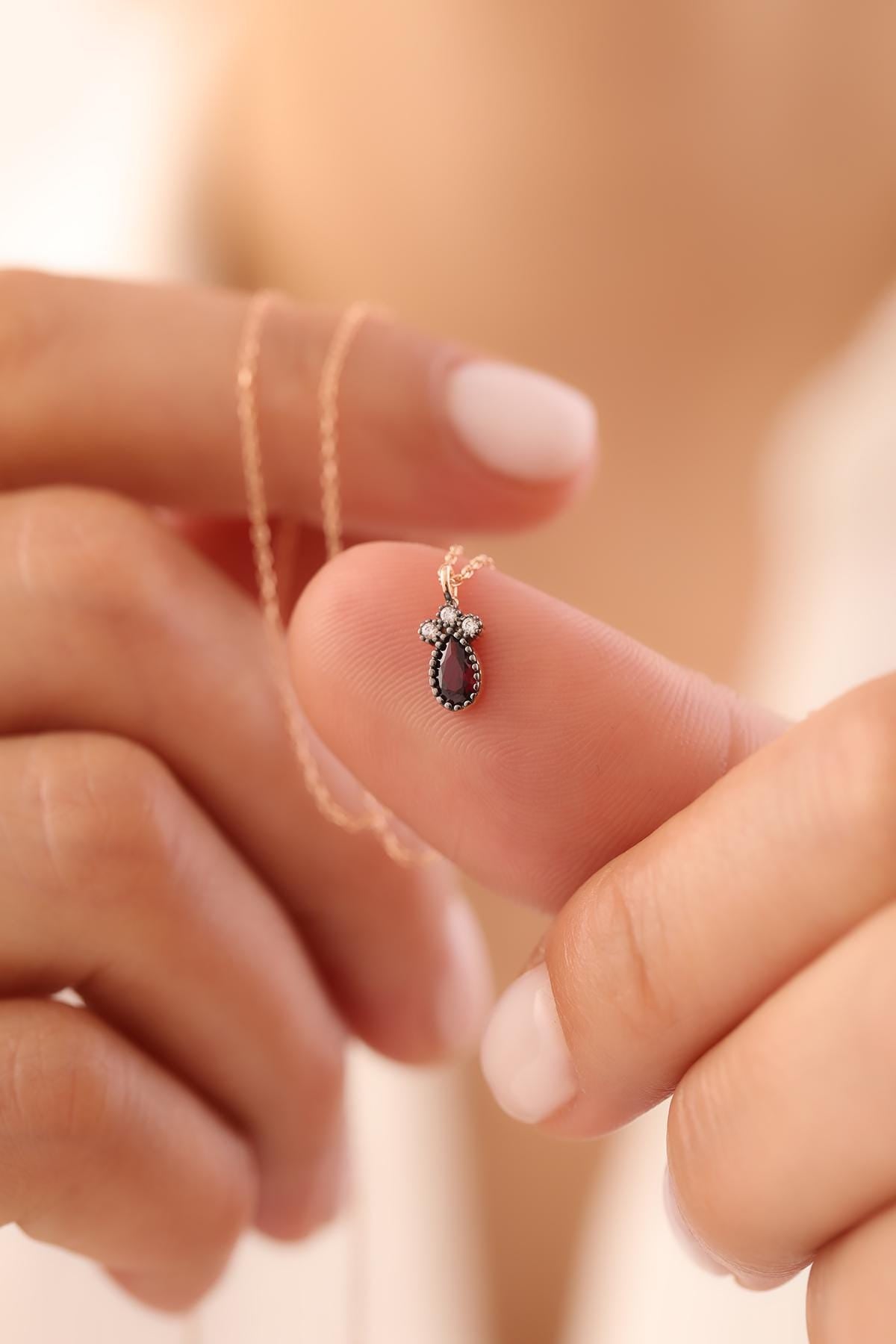 14k Gold Teardrop Patterned Ruby Necklace