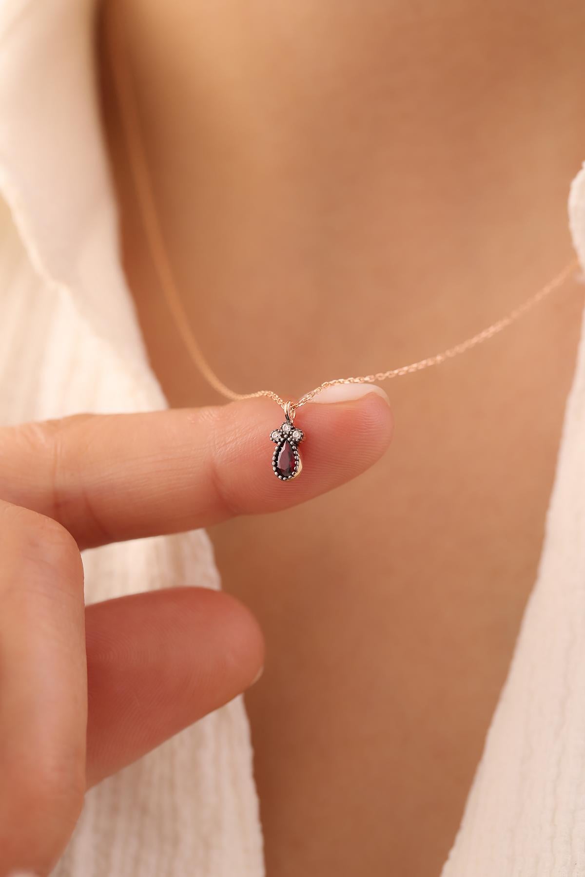 14k Gold Teardrop Patterned Ruby Necklace