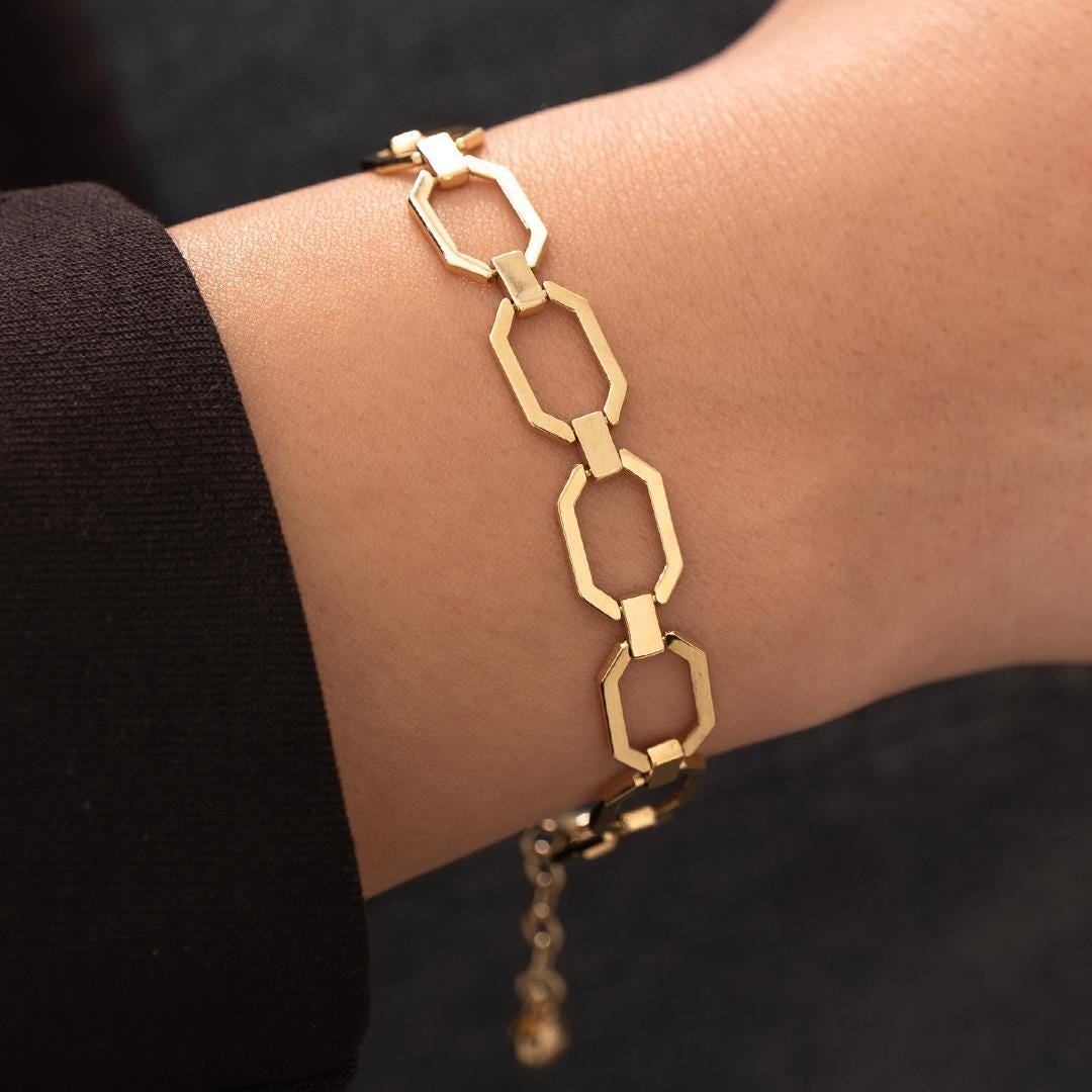 Modern Paperclip Design 14 Carat Gold Bracelet