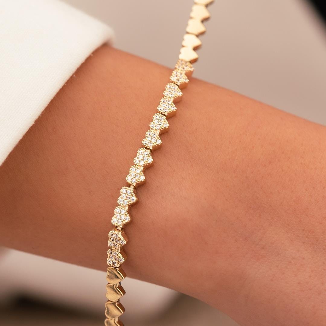 Heart Stone Design 14 Carat Gold Bracelet