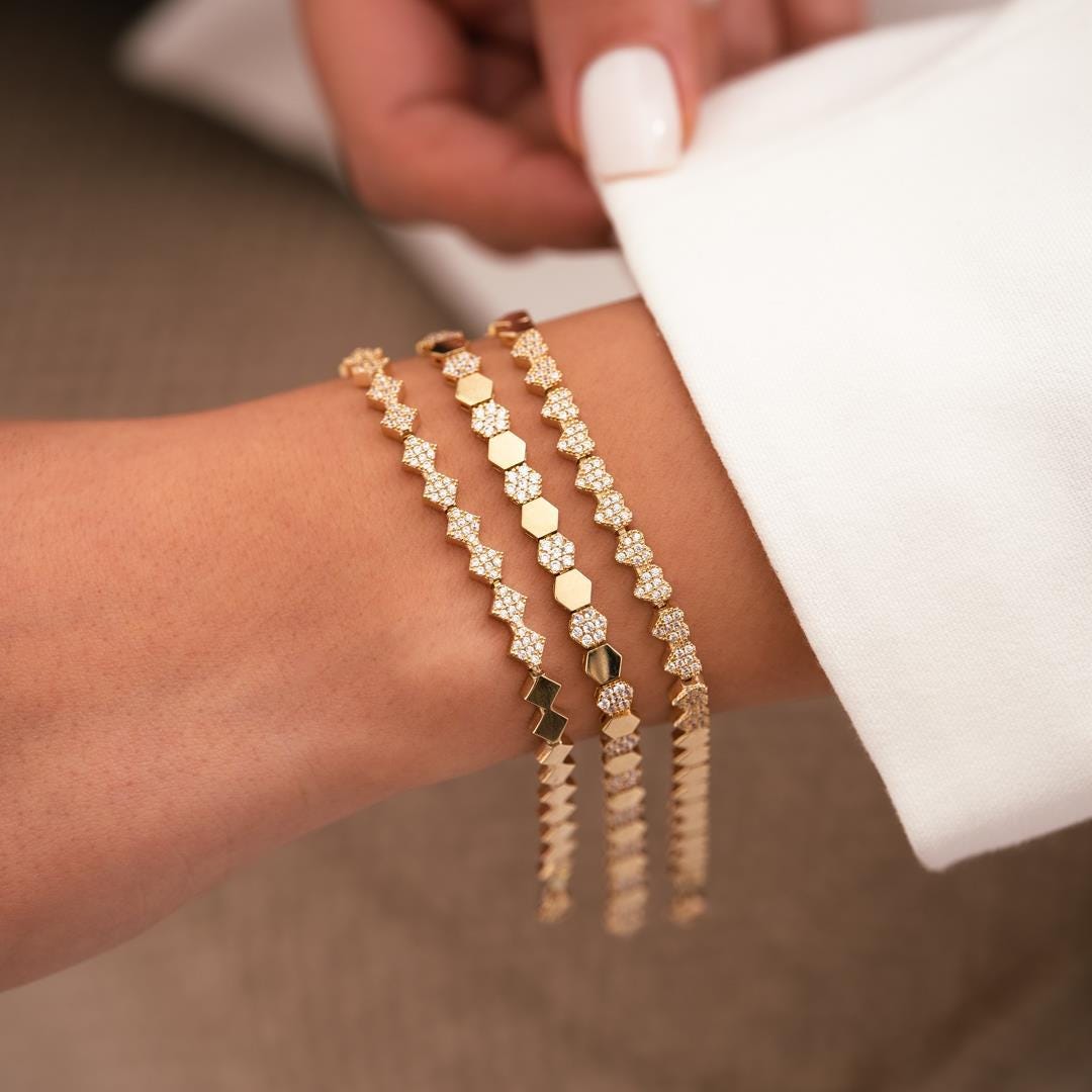 Heart Stone Design 14 Carat Gold Bracelet