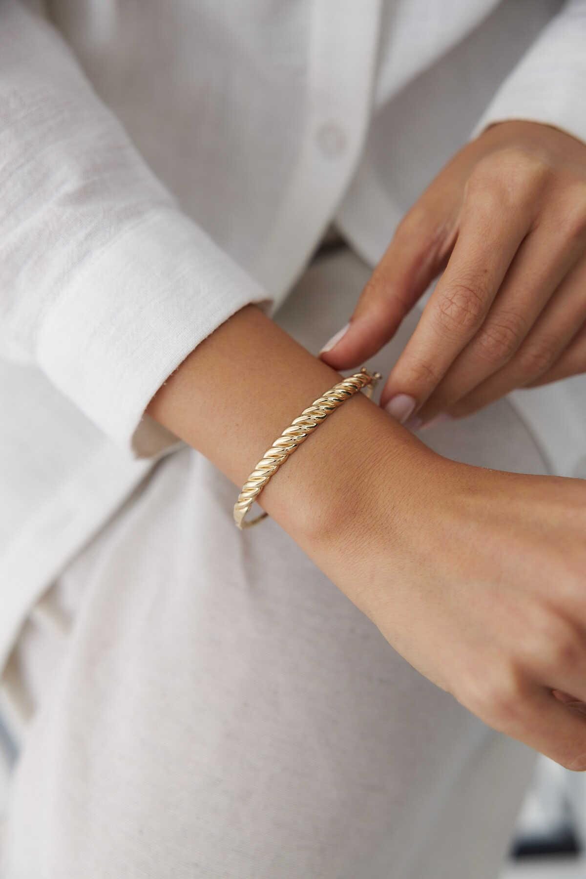 14k Gold Vintage Bracelet - Gold Dome Bracelet - Bangle Bracelet - Gift For Women