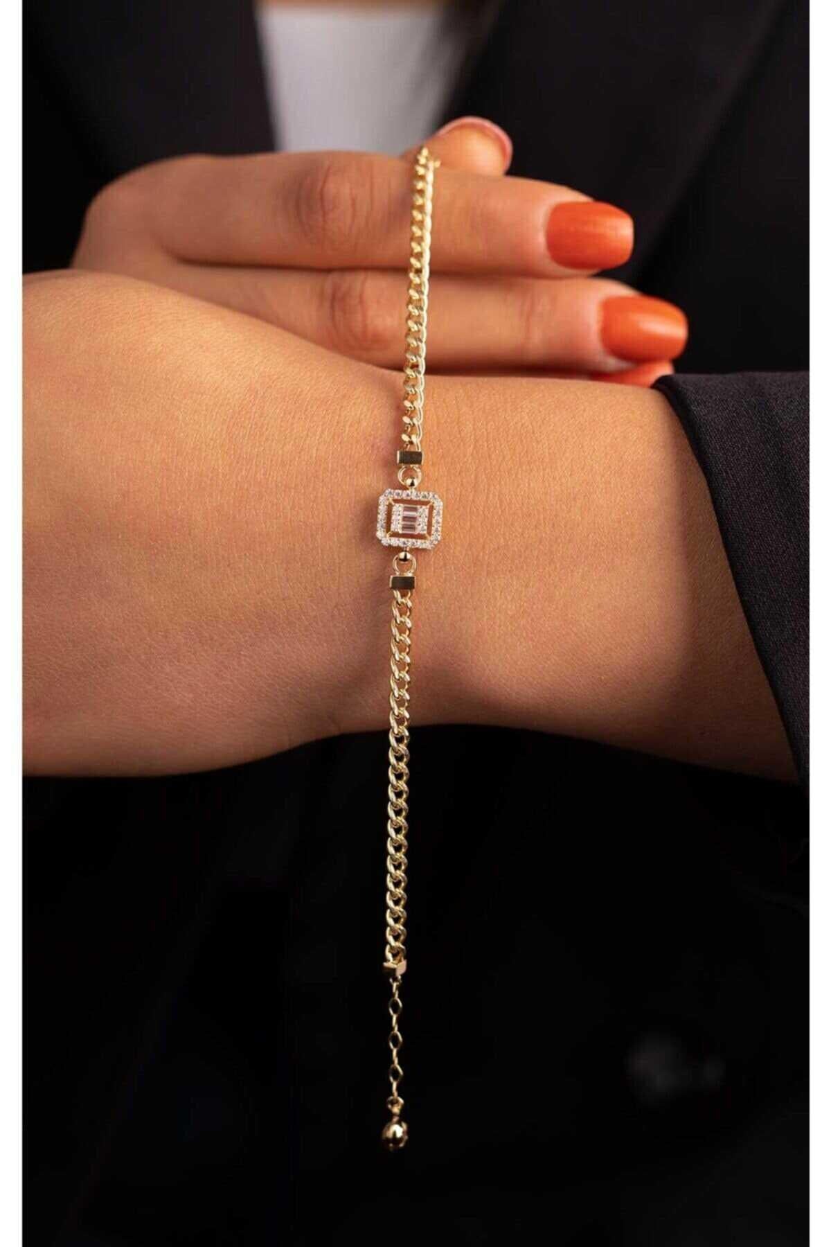 14k Gold Baguette Curb Chain Bracelet: Minimalist Cuban Style